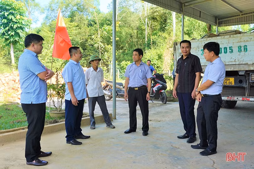 Sở KH&ĐT Hà Tĩnh hỗ trợ hiện vật trị giá 100 triệu đồng giúp xã Hà Linh xây dựng NTM