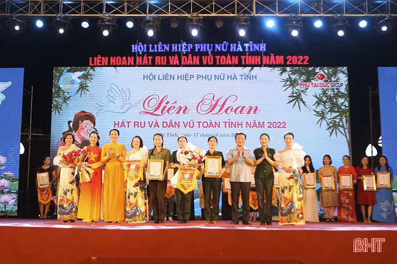 Hội Phụ nữ TX Kỳ Anh giành giải đặc biệt Liên hoan Hát ru và Dân vũ Hà Tĩnh