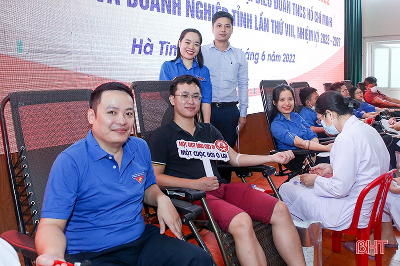 Đoàn viên Khối CCQ&DN Hà Tĩnh hiến 241 đơn vị máu