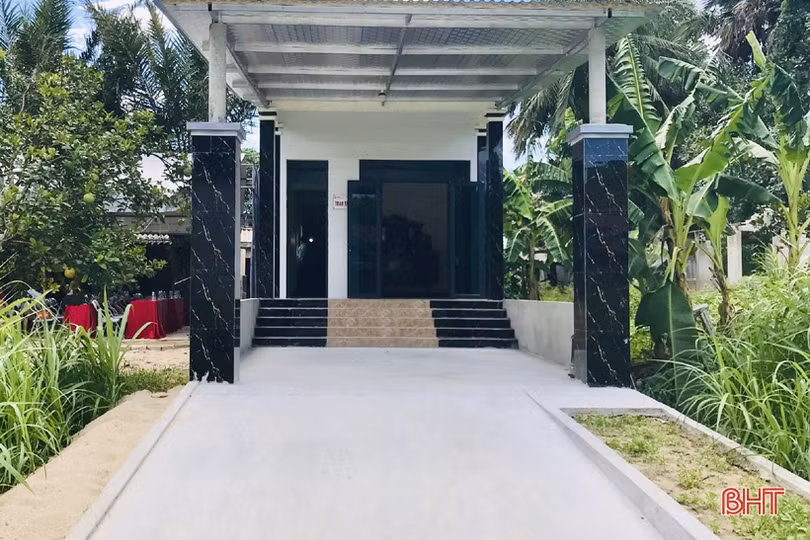 Bàn giao nhà tình nghĩa cho hộ đặc biệt khó khăn ở Hương Sơn