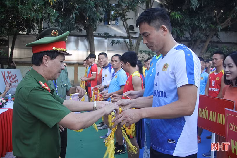 Khởi tranh Giải Bóng chuyền Công an Hà Tĩnh năm 2022