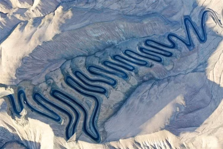 Tuyến đường có 600 khúc cua ở Trung Quốc