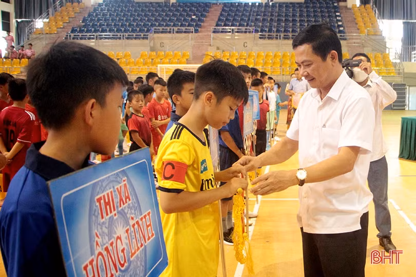 13 đội bóng tranh tài tại Giải Bóng đá Thiếu niên - Nhi đồng toàn tỉnh năm 2022