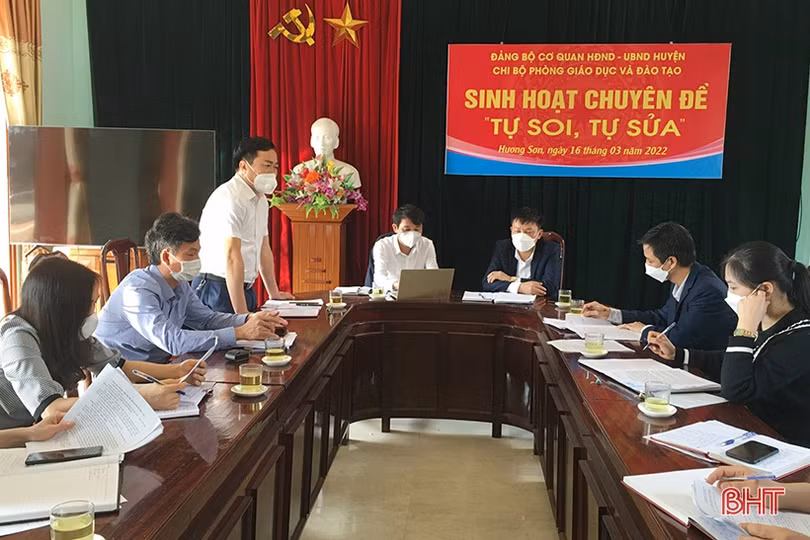 Sinh hoạt chi bộ chuyên đề bám sát nhiệm vụ chính trị ở huyện Hương Sơn