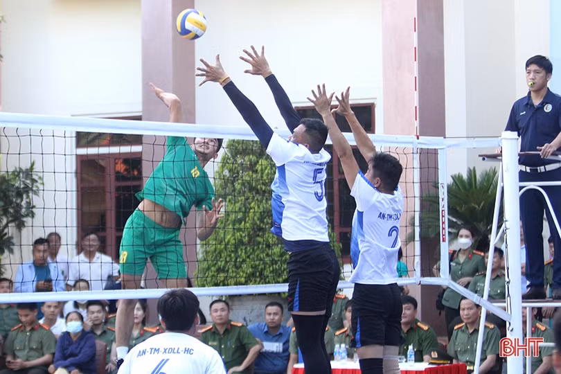 Khởi tranh Giải Bóng chuyền Công an Hà Tĩnh năm 2022