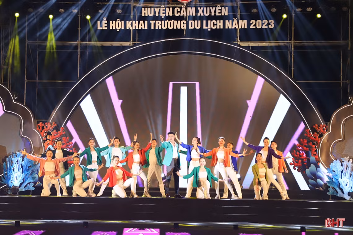 Đặc sắc đêm khai hội du lịch Cẩm Xuyên