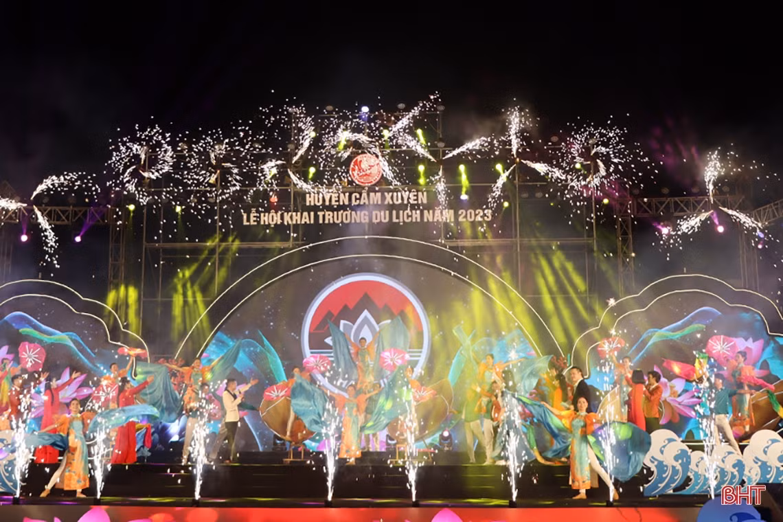 Đặc sắc đêm khai hội du lịch Cẩm Xuyên