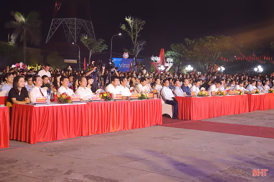 Đặc sắc đêm khai hội du lịch Cẩm Xuyên