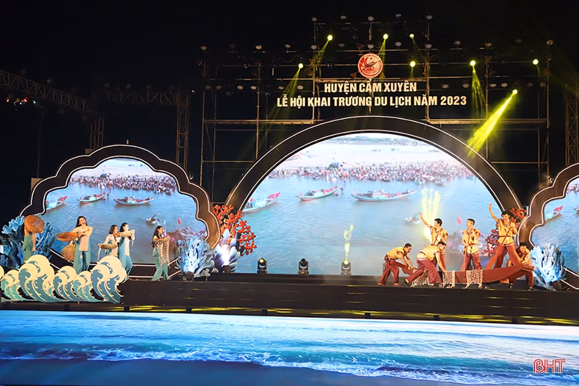 Đặc sắc đêm khai hội du lịch Cẩm Xuyên