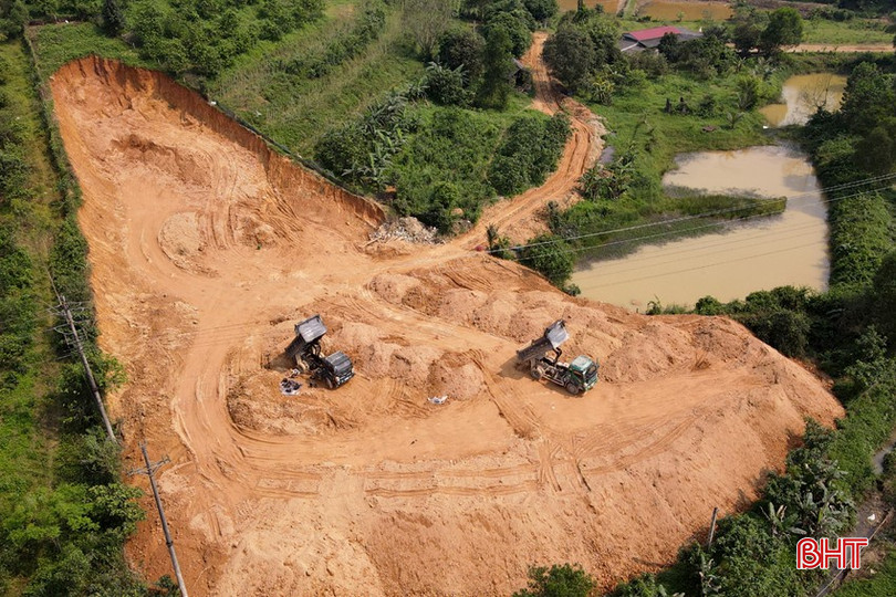 Trong 6 khu vực mỏ khoáng sản được đưa ra đấu giá đợt 2 năm 2024 có 4 khu vực mỏ đất san lấp. DT DJI_0548.jpg