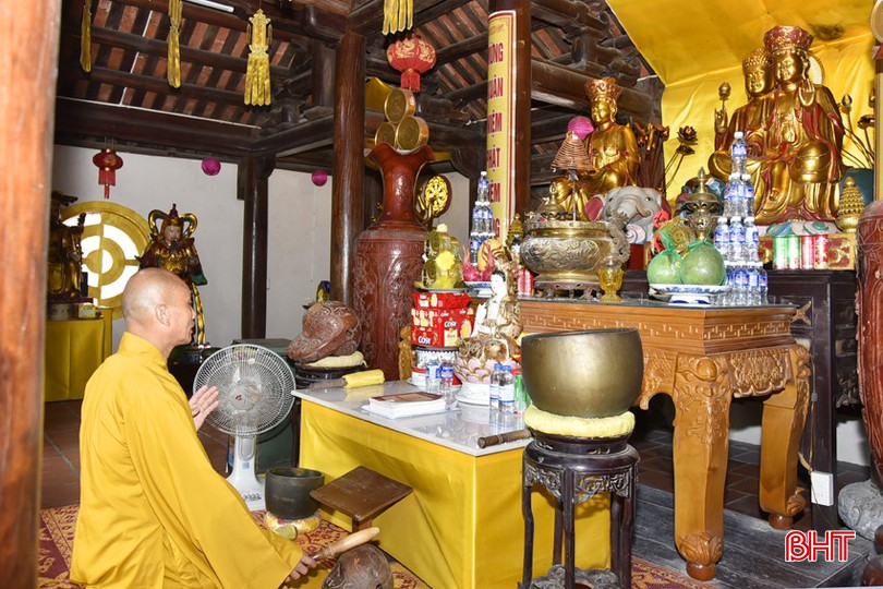 Toà Hạ Tịnh được bố trí ban thờ Tam Bảo. bqbht_br_dt-dsc1295.jpg