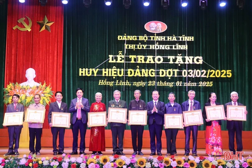 ...và 50 năm tuổi Đảng cho các đảng viên.