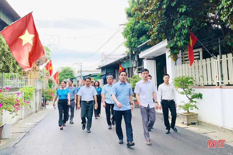 Lãnh đạo TX Hồng Lĩnh kiểm tra công tác chỉnh trang đô thị ở phường Trung Lương. bqbht_br_dt-1alr-lwwe0govpdb-copy.jpg