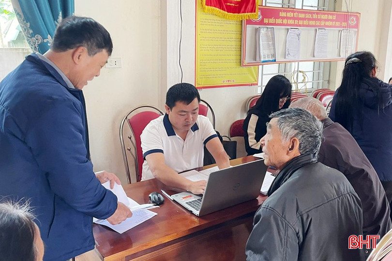 Người dân phường Đức Thuận kê khai hồ sơ đề nghị cấp GCNQSDĐ. bqbht_br_dt-z6360803179488-f6deb1d5ac7f76690d07c2069ea5b2ce.jpg