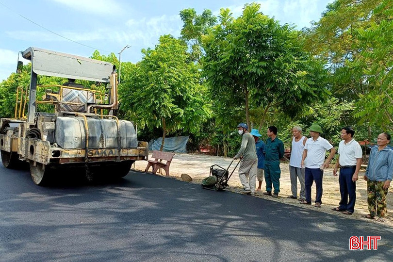 Thảm nhựa tuyến đường tại TDP Tuần Cầu. DT TL 2_APJKyuQBPUKQNczN.jpg
