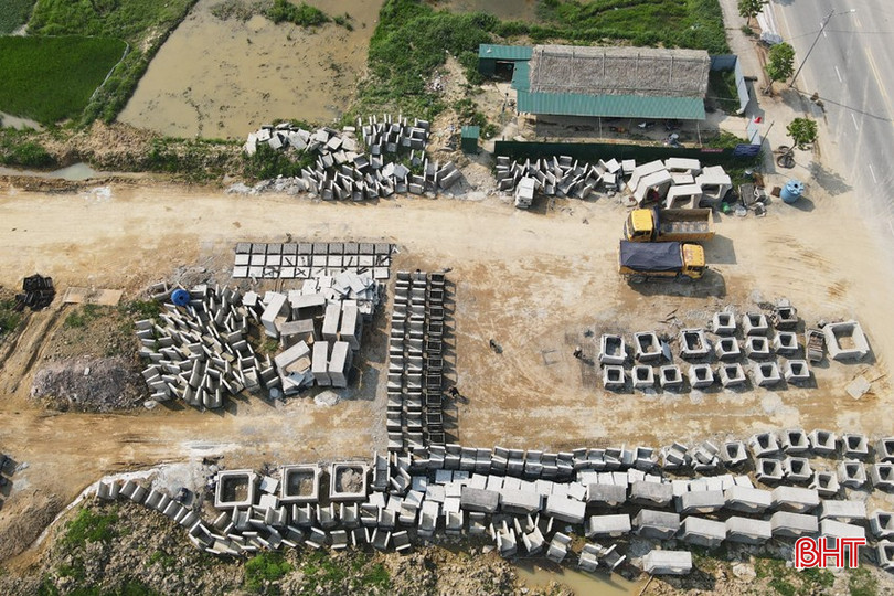 Cấu kiện cống thoát nước phục vụ thi công dự án được các nhà thầu đúc sẵn. bqbht_br_dt-dji-0671.jpg