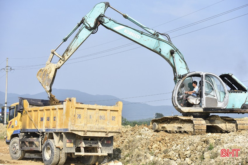 Cty TNHH Xây dựng HD đang tập trung thiết bị, máy móc thi công dự án. bqbht_br_dt-dsc0215.jpg