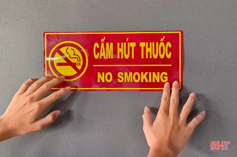 Biển báo “Cấm hút thuốc lá” được gắn tại các bãi đỗ xe máy, xe ô tô ở chung cư Nhà ở xã hội. bqbht_br_dt-20251018-093823.jpg