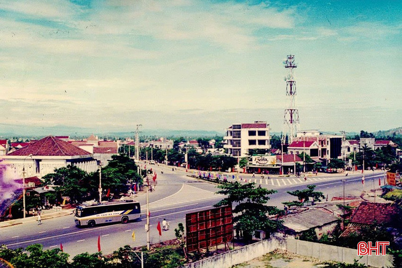 Ngã ba thị xã Hồng Lĩnh những ngày đầu thành lập. Ảnh tư liệu bqbht_br_tx-hong-linh-7.jpg