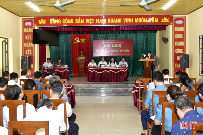 Các đồng chí chủ trì hội nghị tiếp xúc cử tri dt-dsc3600-6346.jpg