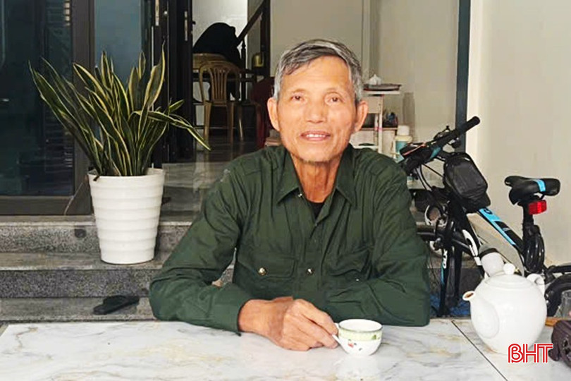 Ông Nguyễn Huy Lương ở xã Thuận Lộc (TX Hồng Lĩnh) phấn khởi khi thời gian quy trình cấp thẻ BHYT đã được rút ngắn. bqbht_br_dt-40568716.jpg