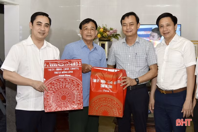 ... và gia đình ông Lê Xuân Đủ.