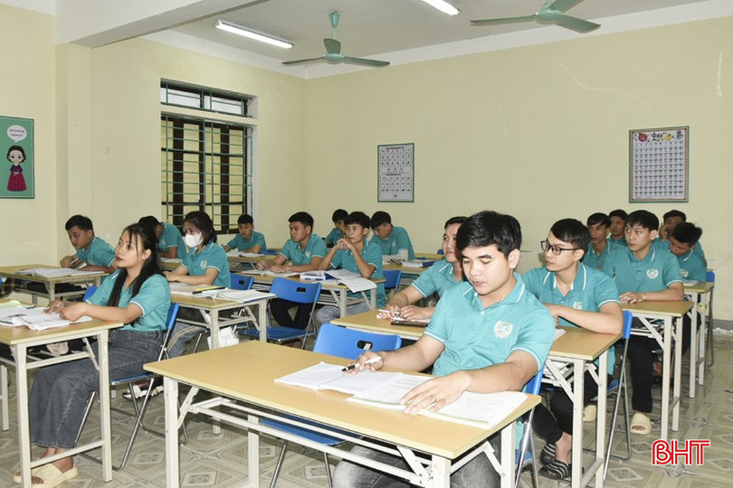 Học viên học tiếng Hàn tại Trung tâm Ngoại ngữ, tin học Golden (thuộc Trung tâm Dịch vụ việc làm Hà Tĩnh). bqbht_br_dt-dsc4963.jpg