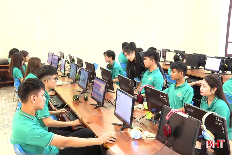 Trung tâm Dịch vụ việc làm tỉnh Hà Tĩnh đầu tư hệ thống máy tính hiện đại để phục vụ chương trình đào tạo tiếng Hàn cho học viên. bqbht_br_dt-sua-b20f-57085a7477e0-1.jpg
