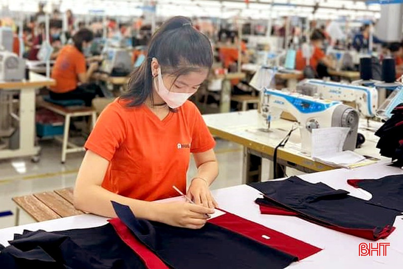 Công ty TNHH May mặc xuất khẩu Appareltech đang cần tuyển dụng 200 công nhân. dt-may-duc-tho-6675.jpg