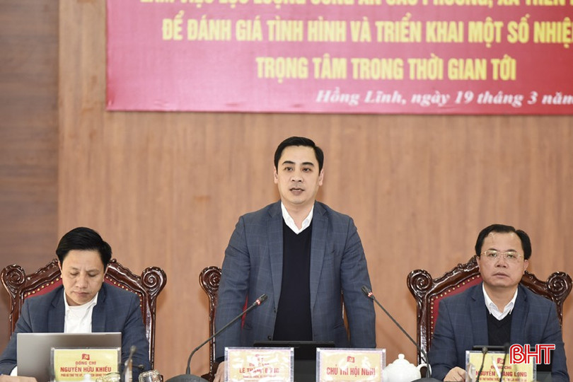 Bí thư Thị uỷ Hồng Lĩnh Lê Thành Đông phát biểu tại hội nghị. bqbht_br_dt-dsc8699.jpg
