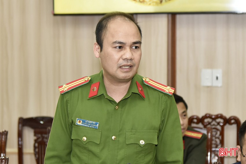 Trung tá Hồ Phúc Tài – Trưởng Công an phường Bắc Hồng phát biểu tại hội nghị. bqbht_br_dt-dsc8702.jpg
