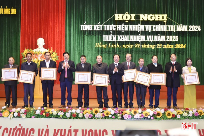 ...và cá nhân có thành tích xuất sắc trong hoạt động năm 2024. bqbht_br_dt-dsc6179.jpg