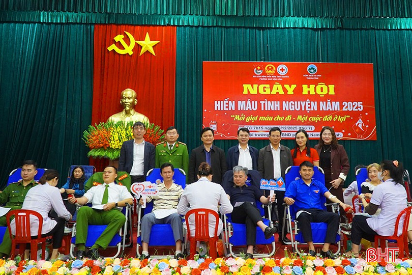 “Ngày hội hiến máu tình nguyện năm 2025” thu hút đông đảo cán bộ và nhân dân tham gia.