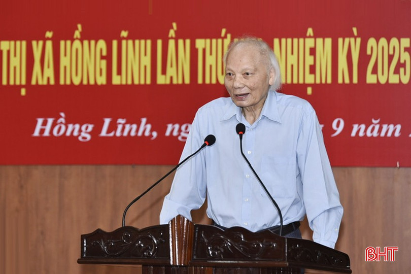 GS.TSKH Nguyễn Mại - Chủ tịch Hiệp hội Doanh nghiệp Đầu tư nước ngoài, nguyên Phó Chủ nhiệm Uỷ ban kế hoạch Nhà nước: "TX Hồng Lĩnh cần đổi mới mô hình phát triển kinh tế theo hướng kinh tế số, kinh tế chia sẻ, kinh tế xanh, kinh tế tuần hoàn". DTT z5878789903343_596aff7d250e161e46ac9826210cc831.jpg