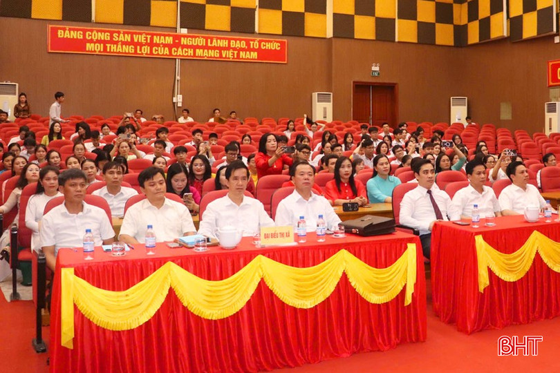 Đại biểu tham dự buổi lễ. bqbht_br_dt-z6631222563981-4cab64ccaba6cbdf3d3bcce1a99e599b.jpg
