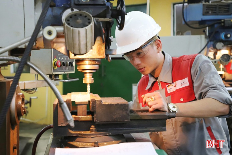 Sinh viên Trường Cao đẳng Kỹ thuật Việt – Đức Hà Tĩnh thực hành nghề công nghệ kỹ thuật cơ khí. bqbht_br_dt-z6351378612156-aed4335645c1260289a18666629ce167.jpg