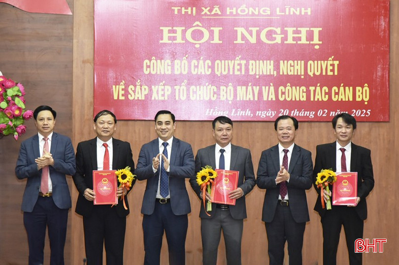 và Phòng Kinh tế, Hạ tầng và Đô thị. và Phòng Kinh tế, Hạ tầng và Đô thị.