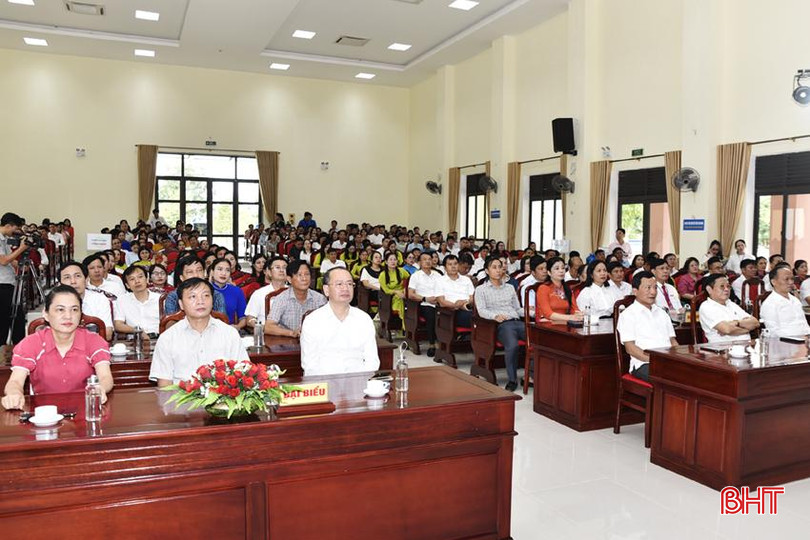 Đại biểu dự lễ bế mạc. DT_DSC2649.jpg