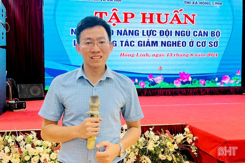 Đại diện Sở Thông tin và Truyền thông truyền đạt nội dung chuyên đề: Phương pháp truyền thông về giảm nghèo và giảm nghèo về thông tin tại chương trình tập huấn ở TX Hồng Lĩnh. DT fc50e819e0b39cfd7d34a7e5c.jpg