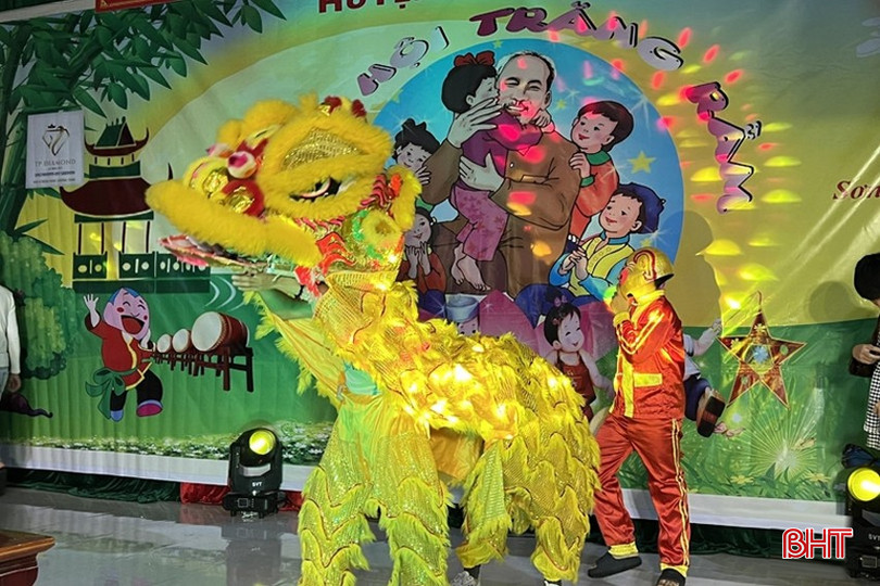 Các hoạt động Tết Trung thu phải góp phần định hướng, giáo dục trẻ em giữ gìn bản sắc văn hóa dân tộc. 92d2223344t99133l0.jpg