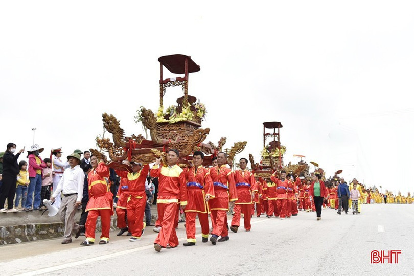 Đại lễ Giỗ Quốc tổ Hùng Vương tại Khu di tích lịch sử - văn hoá Đại Hùng thu hút hàng vạn lượt du khách thập phương tham gia. dt-5881b.jpg