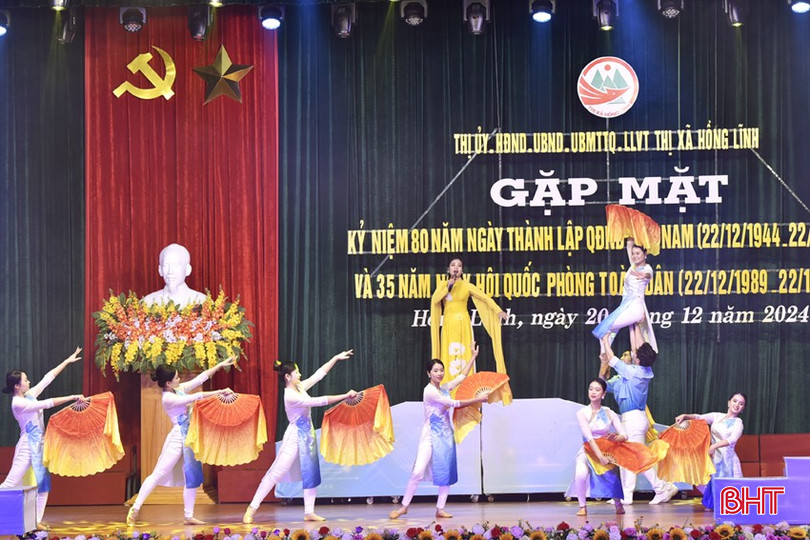 Tiết mục văn nghệ chào mừng buổi gặp mặt. bqbht_br_dt-dsc5384.jpg