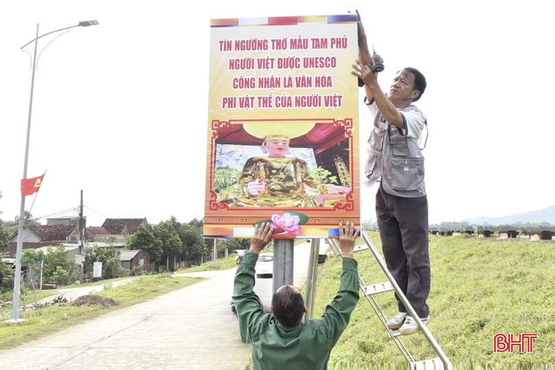 Ban tổ chức tiến hành treo cờ, khẩu hiệu trên các tuyến đường dẫn về đền Cả. bqbht_br_dt62090493-f9a8-49ce-9957-67da78ba341f.jpg