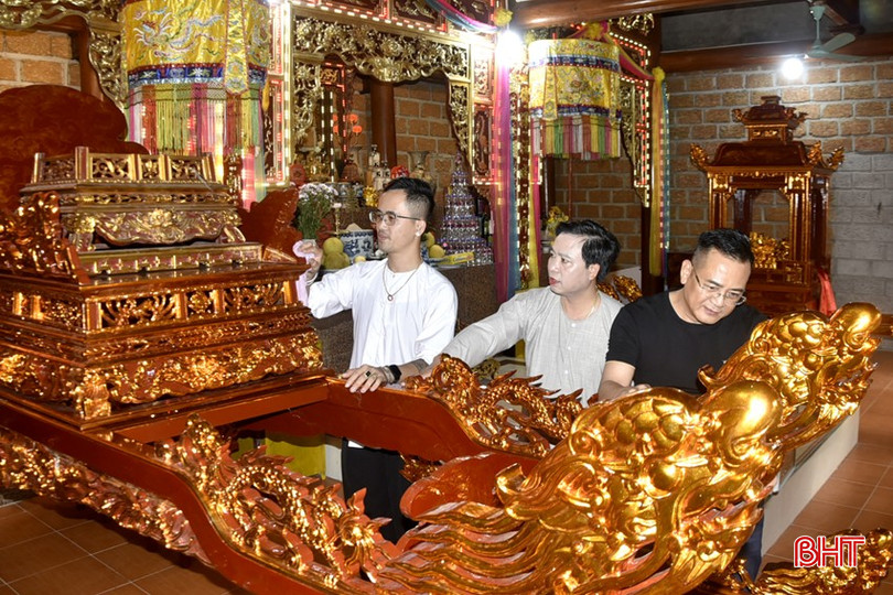 Kiệu rước trong nghi thức rước nước (rước cấp thủy), lễ rước phụng nghinh Thánh (lễ rước Quan Hoàng Mười vân du) được Ban tổ chức kiểm tra, chuẩn bị chu đáo, trang trọng. bqbht_br_dt-dsc4405.jpg