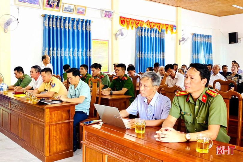 Đại diện lãnh đạo Uỷ ban MTTQ Việt Nam TX Hồng Lĩnh, Công an TX Hồng Lĩnh tham gia diễn đàn “Công an lắng nghe ý kiến Nhân dân” tại phường Đậu Liêu. dt-ca2-d6lkdqcse6nlsqx1-9557.jpg
