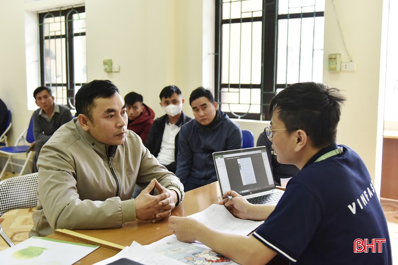 Lao động tham gia phỏng vấn tuyển dụng vào làm việc tại Công ty cổ phần Sản xuất và Kinh doanh VinFast. bqbht_br_dt-dsc7897.jpg