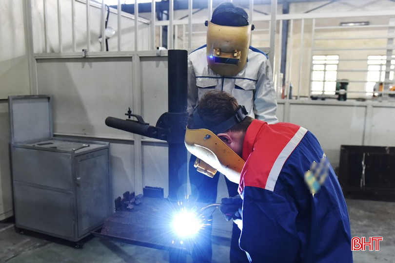 Công ty TNHH Công nghệ phối hợp với Trường Cao đẳng Công nghệ Hà Tĩnh đào tạo nghề hàn cho lao động đi làm việc tại Hàn Quốc. bqbht_br_dt-dsc8488.jpg