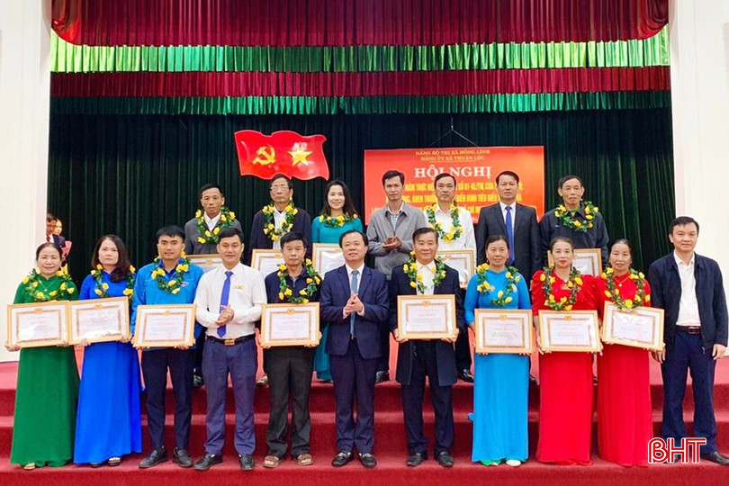 Đảng ủy xã Thuận Lộc biểu dương, khen thưởng các tập thể, cá nhân tiêu biểu trong học tập và làm theo tư tưởng, đạo đức, phong cách Hồ Chí Minh giai đoạn 2021-2024. bqbht_br_dt-1-nh2-jix1hnmt0u6blb46.jpg