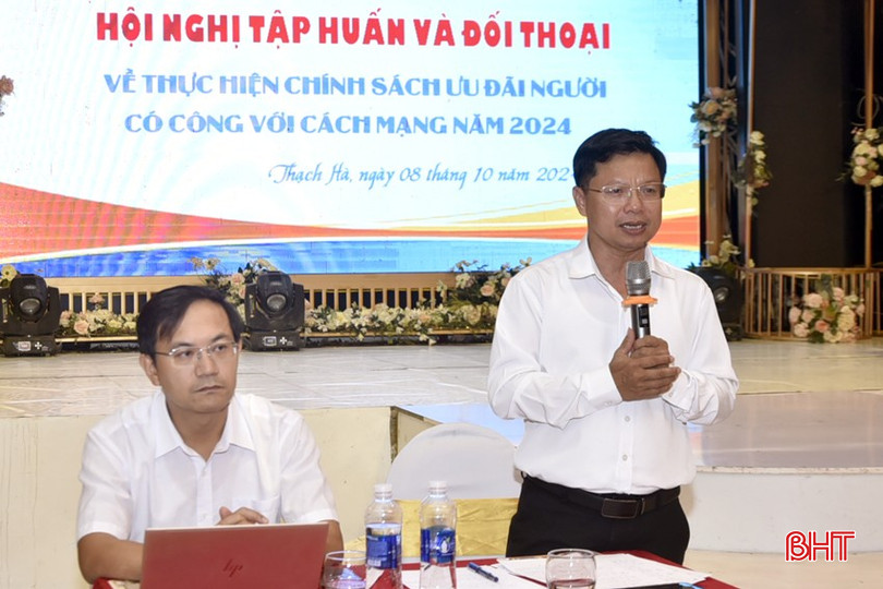 Phó Giám đốc Sở LĐ-TB&XH Đặng Văn Dũng và Phó Chủ tịch UBND huyện Thạch Hà Nguyễn Bá Hà tiếp thu, trả lời kiến nghị, đề xuất của đại biểu liên quan đến quá trình thực hiện các chính sách đối với người có công với cách mạng trên địa bàn huyện Thạch Hà. dt-dsc3660-5228.jpg