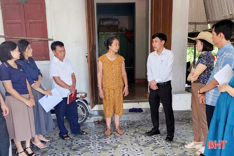 Đoàn kiểm tra của Sở LĐ-TB&XH kiểm tra công tác rà soát hộ nghèo, cận nghèo tại TX Hồng Lĩnh. dt-3a05f531cb3-7125.jpg